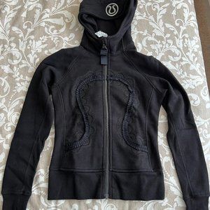 Lululemon black stretch scuba hoodie sweatshirt in Size 2